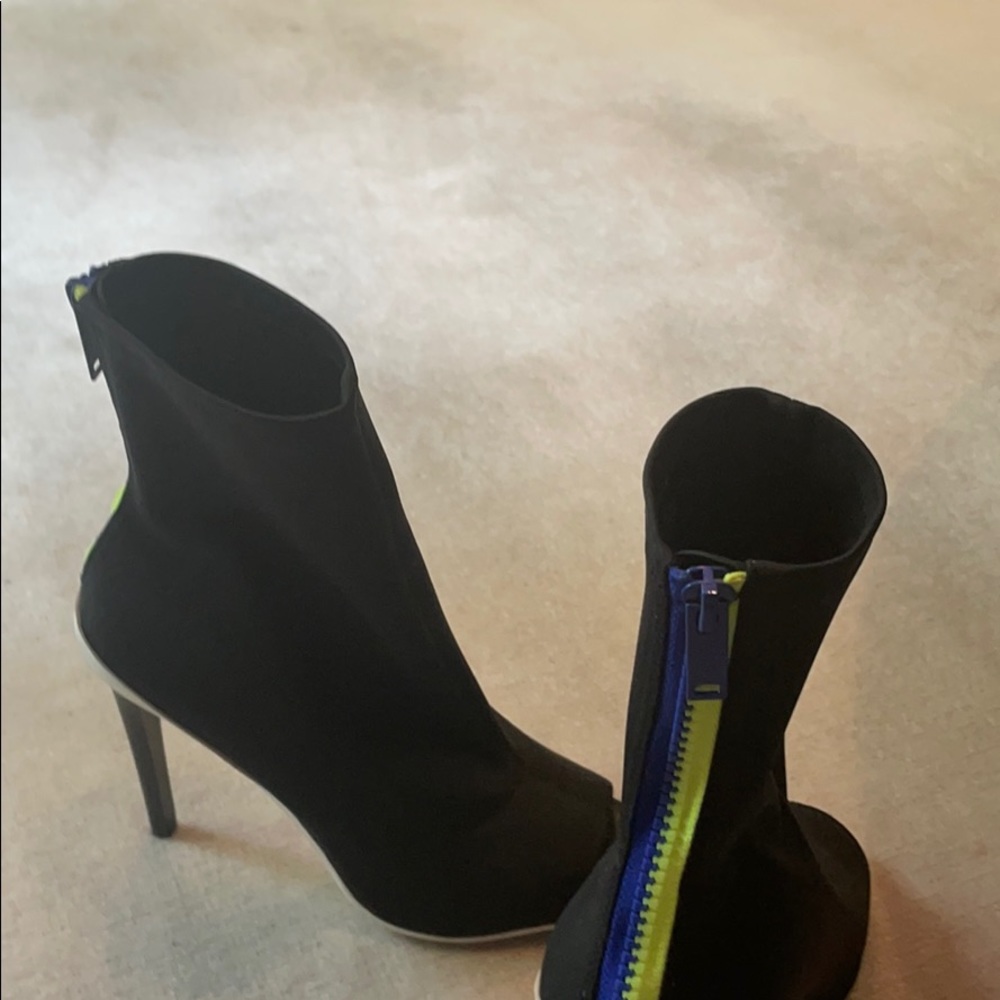 Cute open toe boots green & green strip